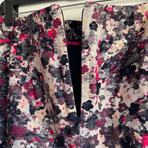 Talbots Abstract Floral Pencil Skirt Size 8 - Picture 4 of 6